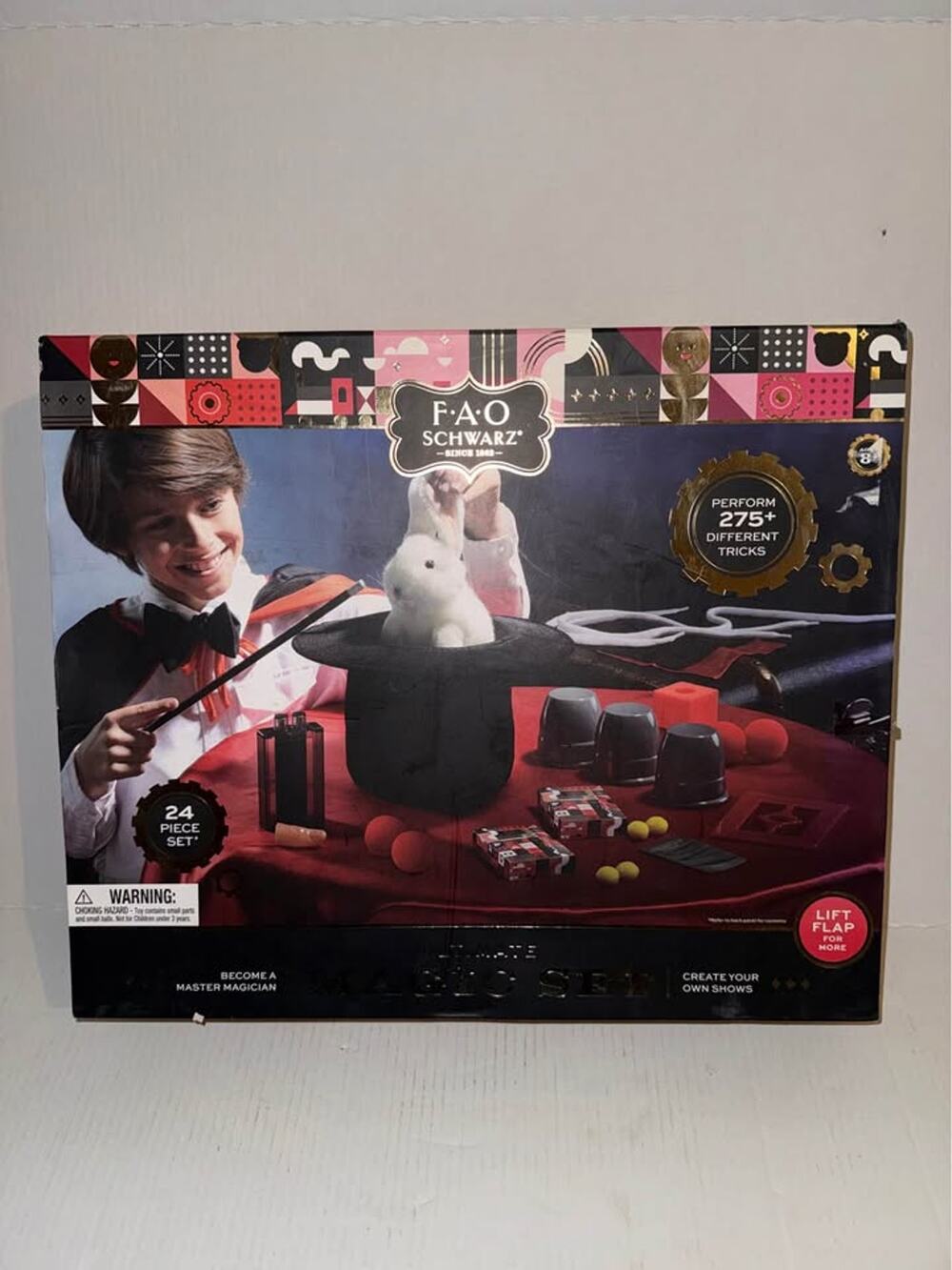 FAO Schwarz Ultimate Magic Set-Over 275 Tricks!! Original Price $80 New In box!